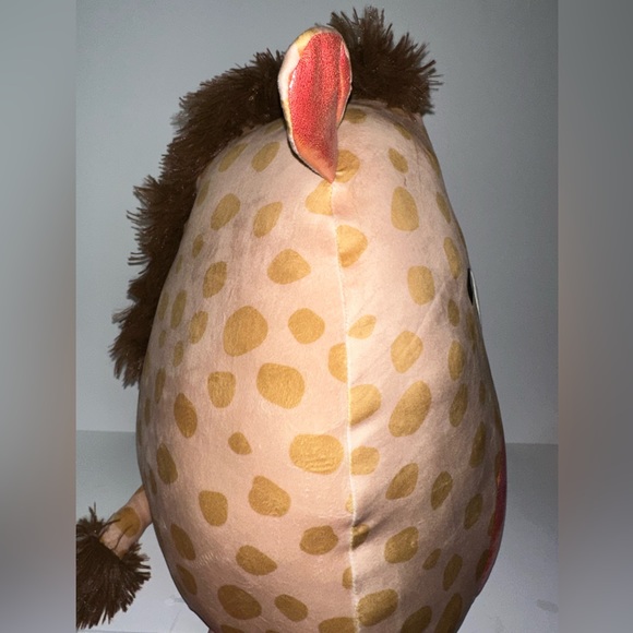 Zuni the Giraffe Valentines 2023 Squishmallow - Picture 4 of 4